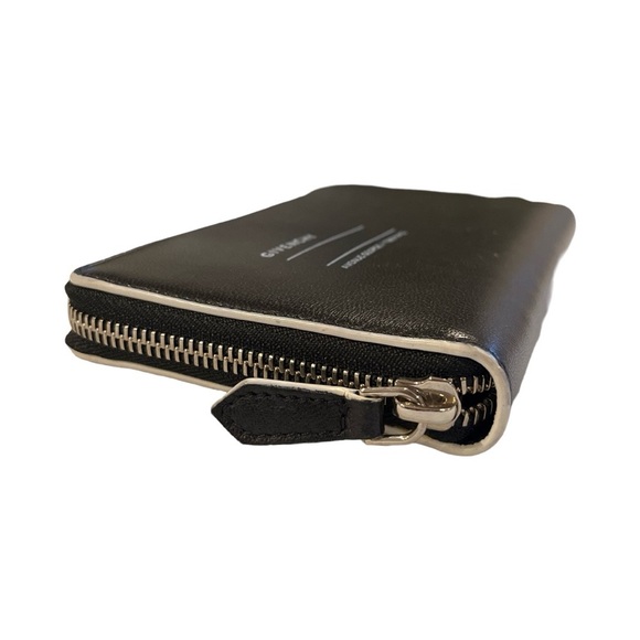 - GIVENCHY
Leather Graphic Print Calfskin Zippy Zip around Wallet Authentic - Picture 7 of 17